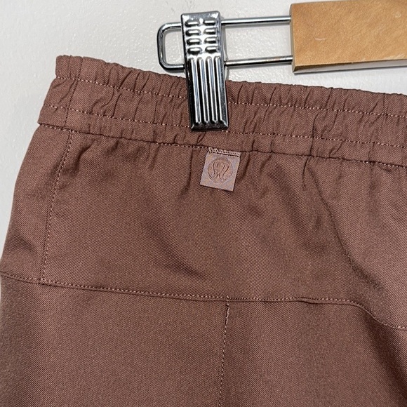 Lululemon Utilitarian Cargo Short 9" in Artifact - Picture 8 of 10